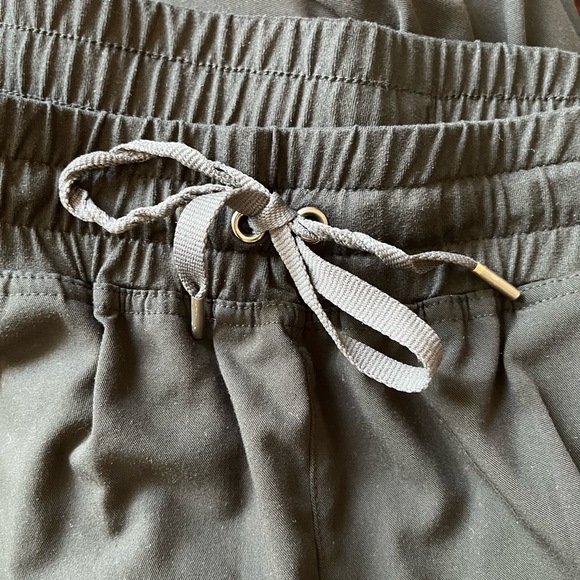 White Cross High Waisted/High Low Ankle Scrub Bottom Black - Picture 4 of 8